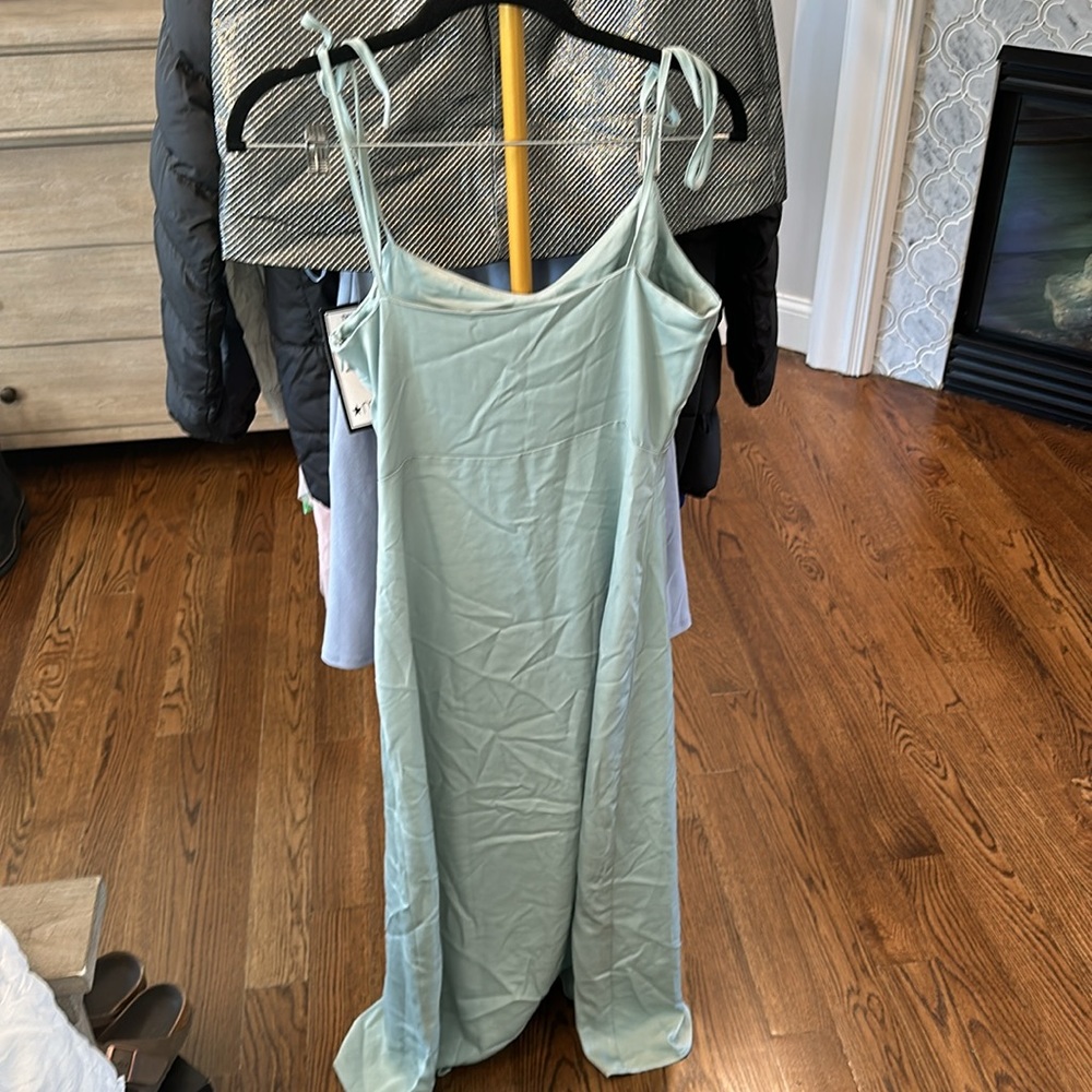 long dress - Picture 2 of 3